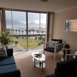 Arnhem Building- Cozy 2 Bedroom Flat Overlooking Beach And Table Mountain Apartment